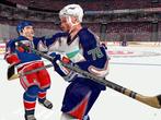 HARTE SITTEN  Ellbogen ins Gesicht, Stock auf den Kopf - Eishockeyspieler m&uuml;ssen einiges aushalten. Wer ungestraft draufhalten will, verbindet dem Schiedsrichter virtuell die Augen.